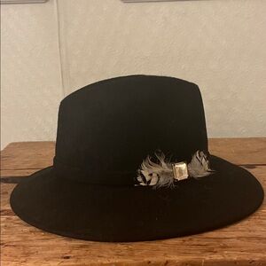 Giovannio New York 100% black wool felt hat with feather